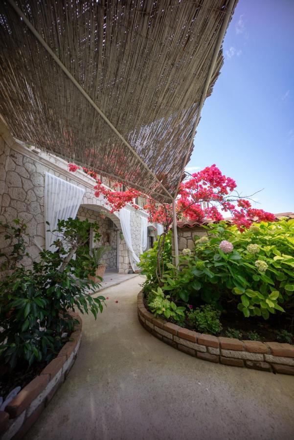 Nobela Hotel Alacatı Bagian luar foto